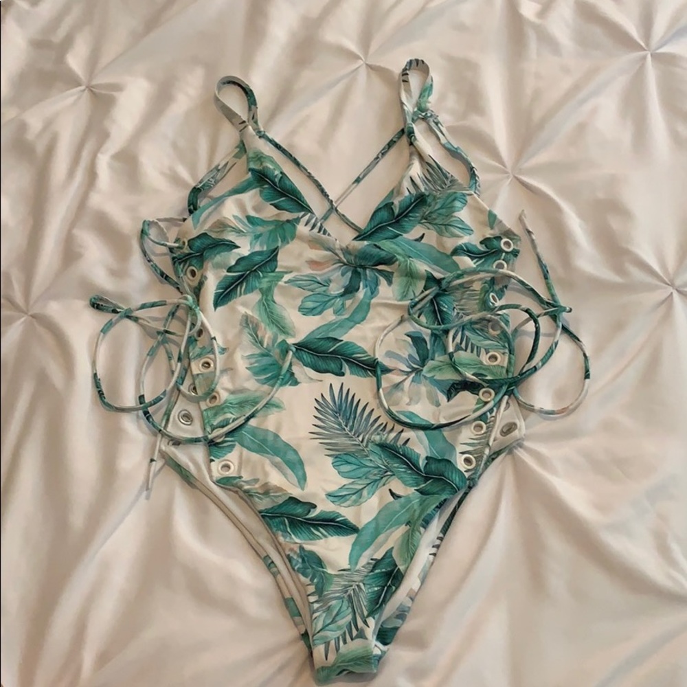 LA Hearts One Piece Tropical
